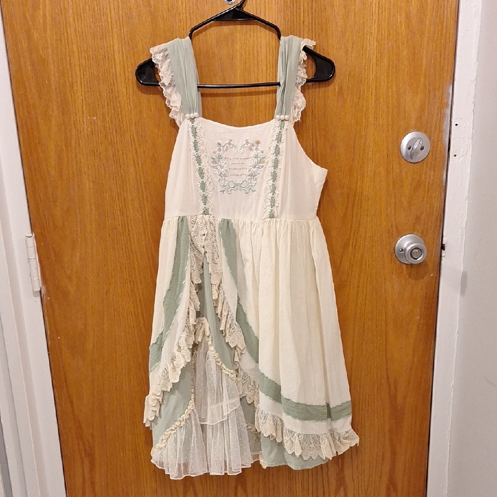 Vintage-looking tea party lolita dress